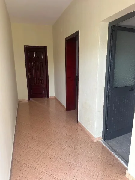 Tirane, jepet me qera apartament 1+1 Kati 1, 60 m² 260 € (Rruga Bajram Allaraj)