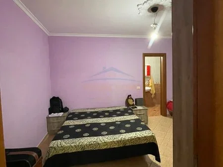 Tirane, jepet me qera apartament 2+1+Ballkon Kati 2, 105 m² 550 € (Rruga 5 maji)