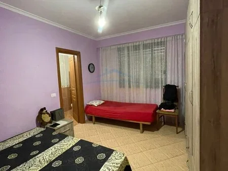 Tirane, jepet me qera apartament 2+1+Ballkon Kati 2, 105 m² 550 € (Rruga 5 maji)