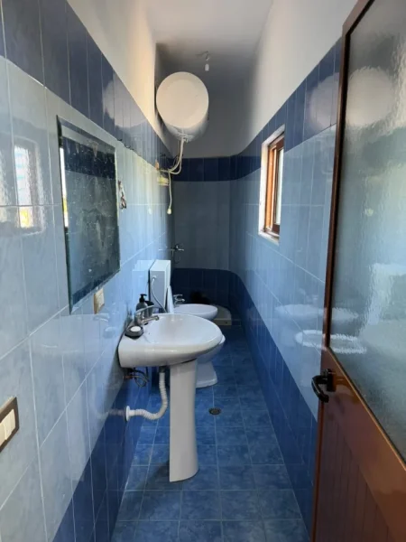 Tirane, jepet me qera apartament 1+1 Kati 2, 80 m² 400 € (Ali Demi)