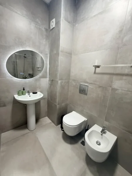 Tirane, jepet me qera apartament 1+1 Kati 5, 55 m² 550 € (Rruga 5 Maji)