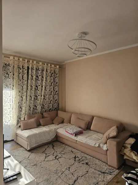 Tirane, jepet me qera apartament 1+1 Kati 2, 65 m² 400 € (Astir)