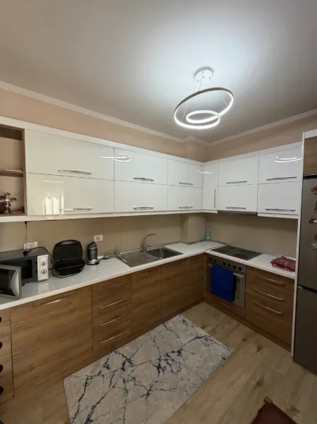 Tirane, jepet me qera apartament 1+1 Kati 2, 65 m² 400 € (Astir)