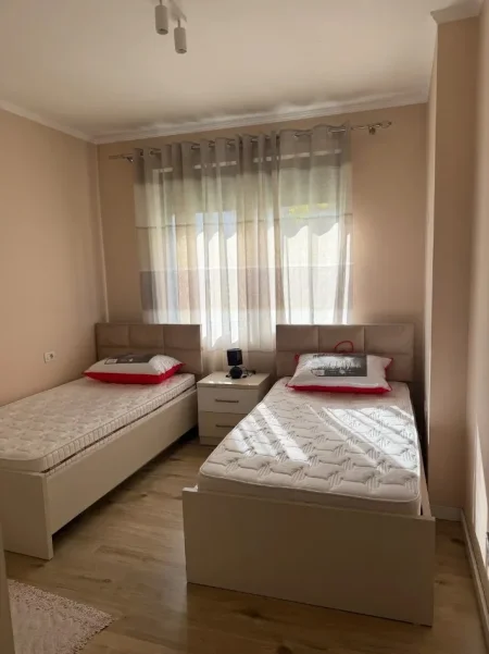 Tirane, jepet me qera apartament 1+1 Kati 2, 65 m² 400 € (Astir)
