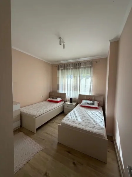 Tirane, jepet me qera apartament 1+1 Kati 2, 65 m² 400 € (Astir)