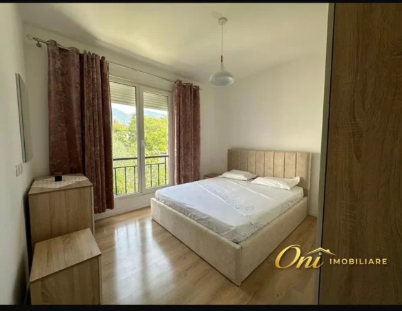 Tirane, jepet me qera apartament 1+1 Kati 3, 106 m² 650 € (RRUGA E DIBRES)