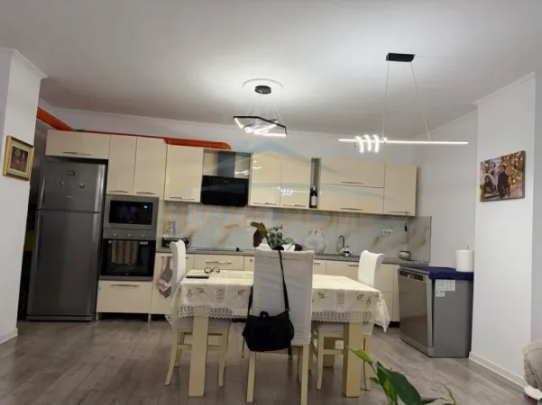 Tirane, shitet apartament 2+1 Kati 4, 97 m² 152.000 € (PALLATET CABEJ , MISTO MAME)