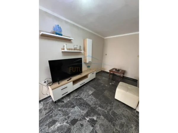 Tirane, jepet me qera apartament 2+1 Kati 5, 85 m² 600 € (rruga fortuzi)