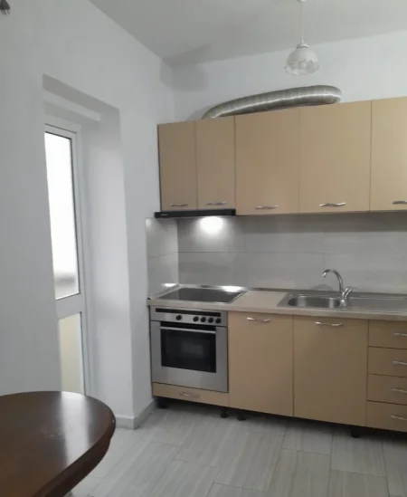 Tirane, jepet me qera apartament 1+1 Kati 6, 60 m² 380 € (Rruga Bardhyl)
