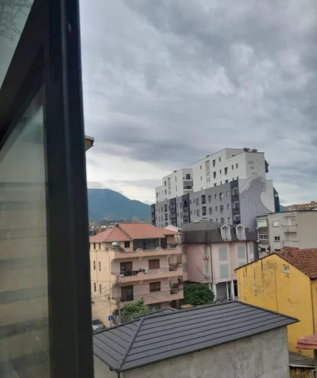 Tirane, jepet me qera apartament 1+1 Kati 6, 60 m² 380 € (Rruga Bardhyl)