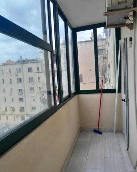 Tirane, jepet me qera apartament 1+1 Kati 6, 60 m² 380 € (Rruga Bardhyl)