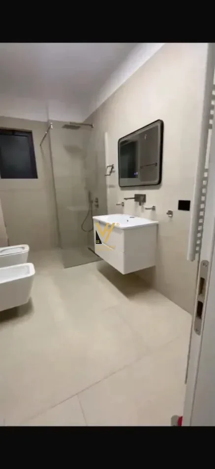 Tirane, jepet me qera apartament 2+1+Ballkon Kati 3, 110 m² 720 € (KOMUNA E PARISIT)