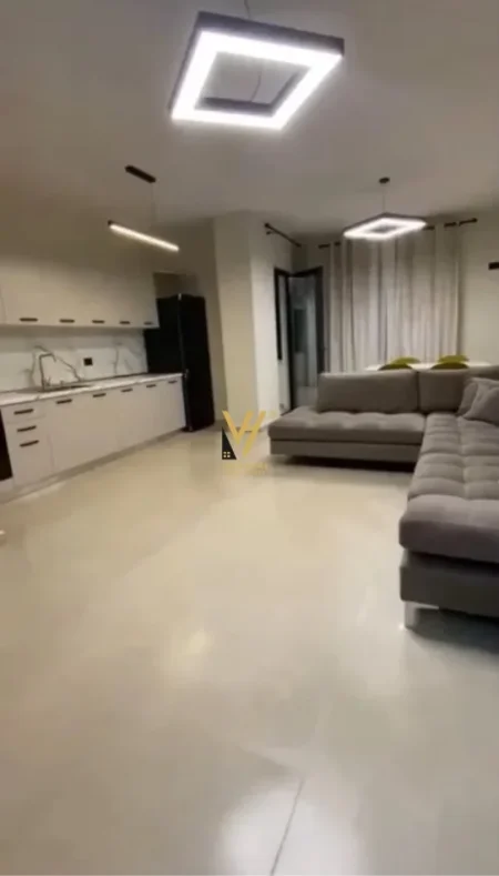 Tirane, jepet me qera apartament 2+1+Ballkon Kati 3, 110 m² 720 € (KOMUNA E PARISIT)
