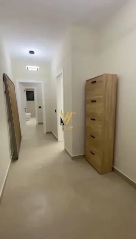 Tirane, jepet me qera apartament 2+1+Ballkon Kati 3, 110 m² 720 € (KOMUNA E PARISIT)