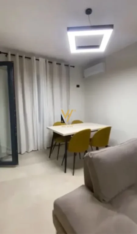 Tirane, jepet me qera apartament 2+1+Ballkon Kati 3, 110 m² 720 € (KOMUNA E PARISIT)