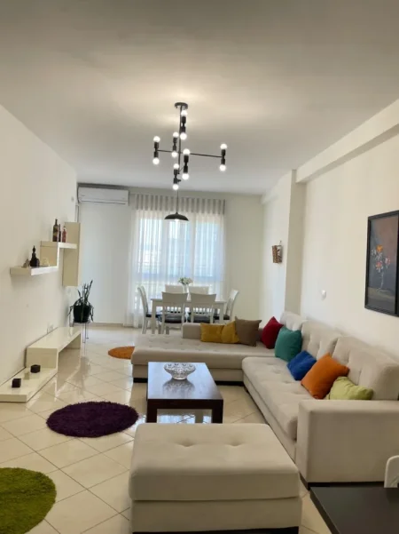 Tirane, jepet me qera apartament 1+1+PARKIM, Kati 4, 75 m² 600 € (BULEVARDI I RI , RRUGA KARL GEGA)
