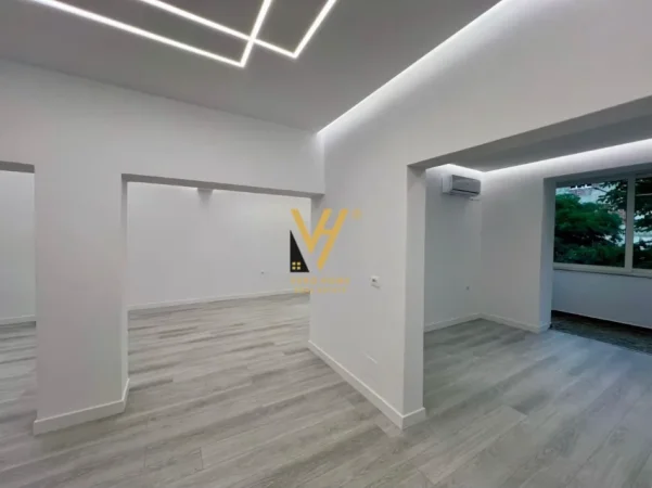 Tirane, jepet me qera zyre Kati 2, 75 m² 1.000 € (RRUGA E BARRIKADAVE)