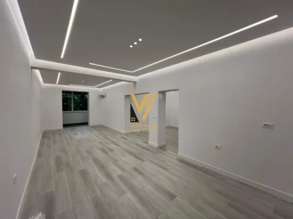 Tirane, jepet me qera zyre Kati 2, 75 m² 1.000 € (RRUGA E BARRIKADAVE)