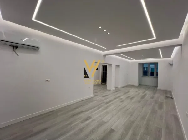 Tirane, jepet me qera zyre Kati 2, 75 m² 1.000 € (RRUGA E BARRIKADAVE)