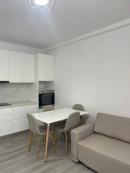 Tirane, jepet me qera apartament 3+1 Kati 2, 120 m², Çmimi 50.000 Lekë të Reja,(Tek 5 Maj, Tiranë.)