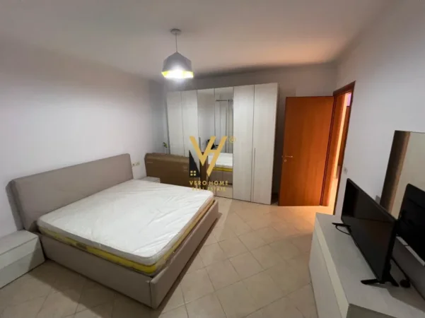 Tirane, jepet me qera apartament 2+1+Ballkon Kati 2, 115 m² 870 € (KOMUNA E PARISIT)
