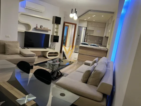 Tirane, jepet me qera apartament 2+1+Ballkon Kati 2, 115 m² 870 € (KOMUNA E PARISIT)