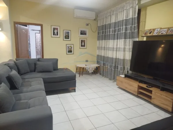 Tirane, shitet Shtepi Vile 2 Katshe , 250 m² 580.000 € (RRUGA FORTUZI)