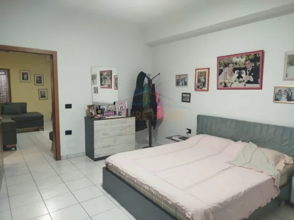 Tirane, shitet Shtepi Vile 2 Katshe , 250 m² 580.000 € (RRUGA FORTUZI)