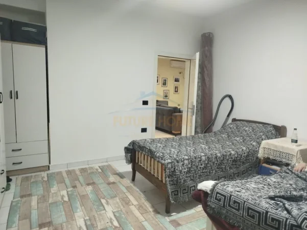 Tirane, shitet Shtepi Vile 2 Katshe , 250 m² 580.000 € (RRUGA FORTUZI)