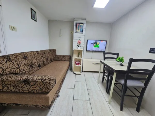 Tirane, jepet me qera apartament 2+1 Kati 2, 100 m² 370 € (Rruga 5 Maji)