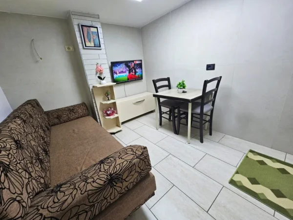 Tirane, jepet me qera apartament 2+1 Kati 2, 100 m² 370 € (Rruga 5 Maji)