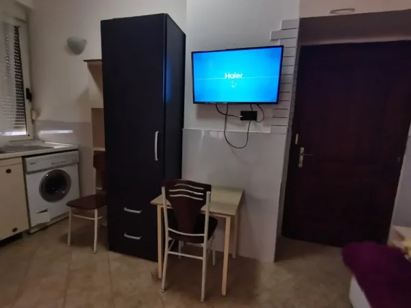 Tirane, jepet me qera apartament Studio Kati 2, 30 m² 380 € (Rruga 5 Maji)