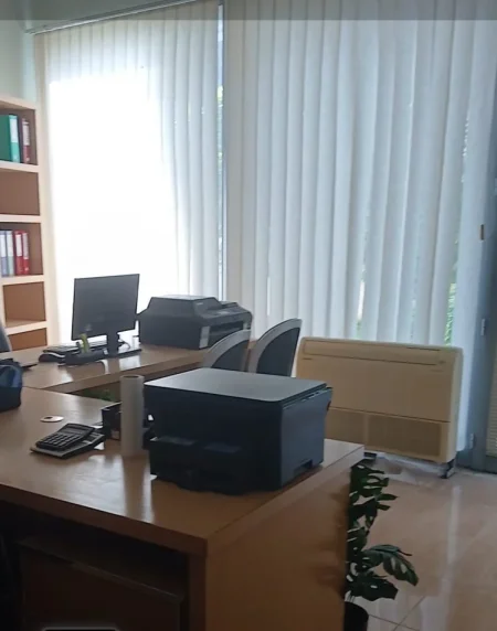 Tirane, jepet me qera ambjent biznesi Kati 1, 47 m² 700 € (Air Albania)