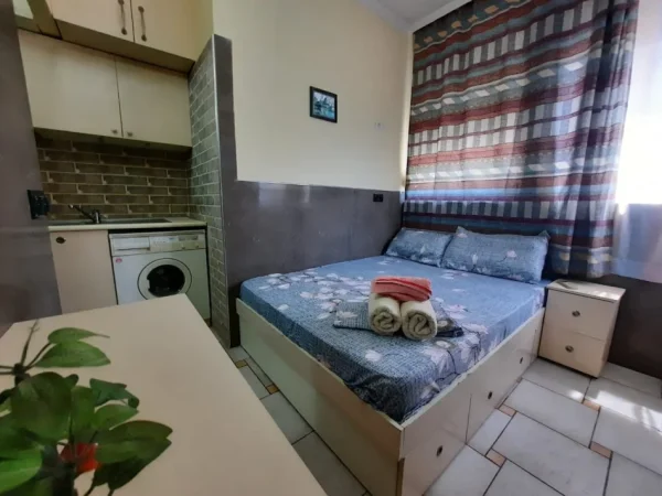 Tirane, jepet me qera apartament 1+1 Kati 2, 30 m² 360 € (Rruga 5 Maji)