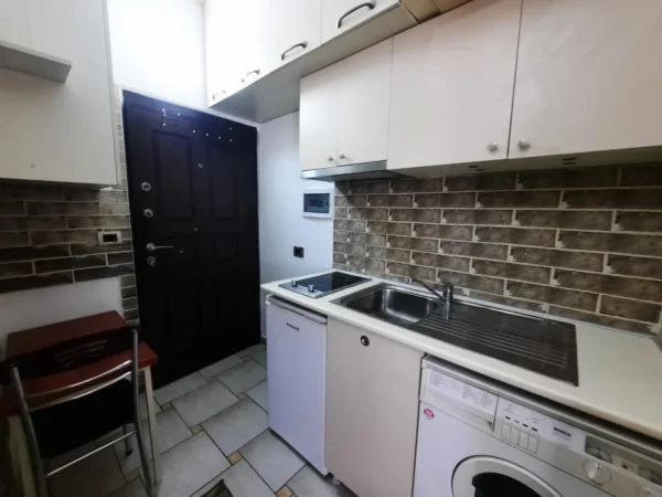 Tirane, jepet me qera apartament 1+1 Kati 2, 30 m² 360 € (Rruga 5 Maji)