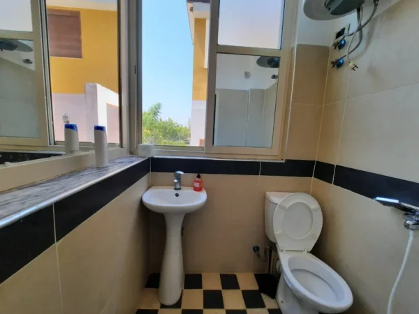 Tirane, jepet me qera apartament 1+1 Kati 2, 30 m² 360 € (Rruga 5 Maji)