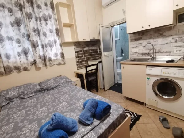 Tirane, jepet me qera apartament Studio Kati 2, 30 m² 330 € (Rruga 5 Maji)
