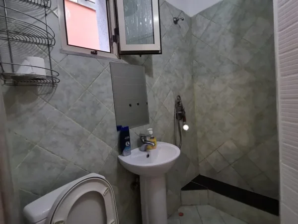 Tirane, jepet me qera apartament Studio Kati 2, 30 m² 330 € (Rruga 5 Maji)