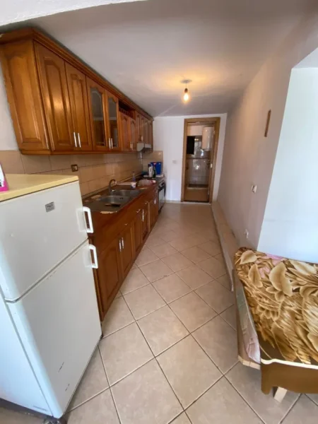 Tirane, jepet me qera apartament 2+1 Kati 0, 90 m² 300 € (Qytet Studenti)