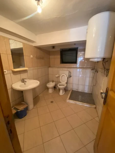 Tirane, jepet me qera apartament 2+1 Kati 0, 90 m² 300 € (Qytet Studenti)