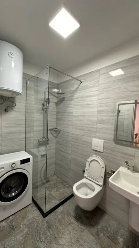 Tirane, jepet me qera apartament 1+1 Kati 4, 65 m² 650 € (Selvia)