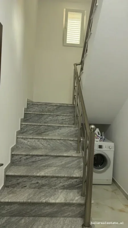 Tirane, jepet me qera Vile Vile 2 Katshe Kati 2, 250 m² 900 € (Jordan Misja)