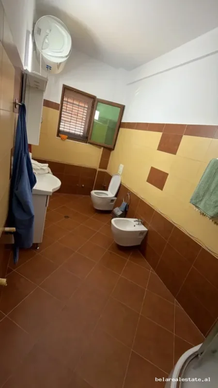 Tirane, jepet me qera Vile Vile 2 Katshe Kati 2, 250 m² 900 € (Jordan Misja)