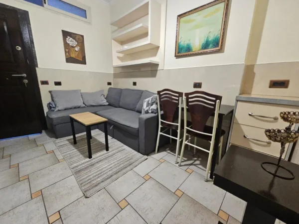 Tirane, jepet me qera apartament 1+1 Kati 2, 65 m² 450 € (Rruga 5 Maji)