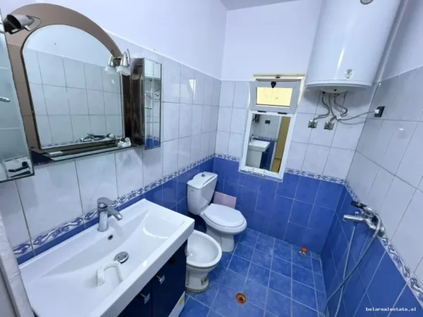 Tirane, jepet me qera Vile Vile 2 Katshe Kati 1, 60 m² 425 € (Bulevardi Zhan D'Ark)