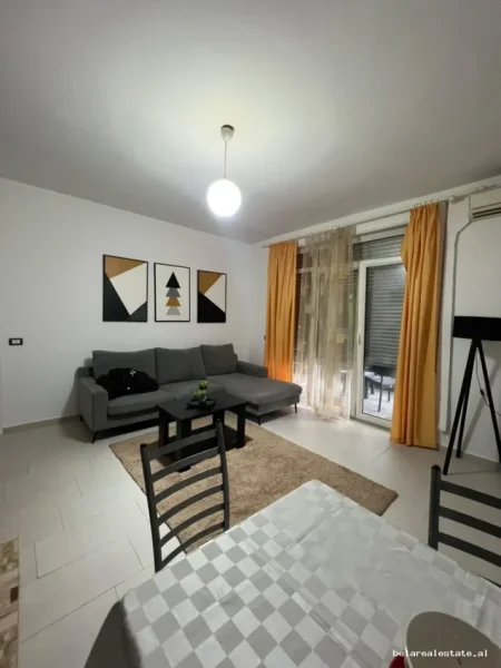 Tirane, jepet me qera apartament 1+1+Ballkon Kati 4, 60 m² 540 € (Kopshti Botanik)