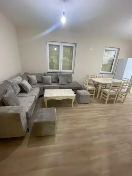 Tirane, jepet me qera apartament 3+1 Kati 1, 120 m² 600 € (Qytet Studenti)