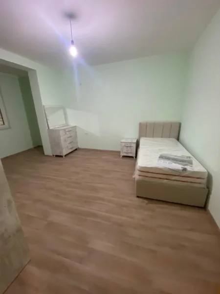 Tirane, jepet me qera apartament 3+1 Kati 1, 120 m² 600 € (Qytet Studenti)