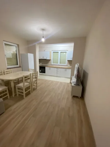 Tirane, jepet me qera apartament 3+1 Kati 1, 120 m² 600 € (Qytet Studenti)