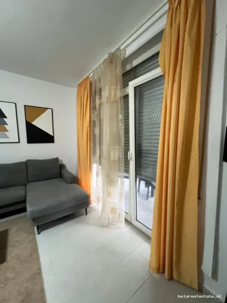 Tirane, jepet me qera apartament 1+1+Ballkon Kati 4, 60 m² 540 € (Kopshti Botanik)